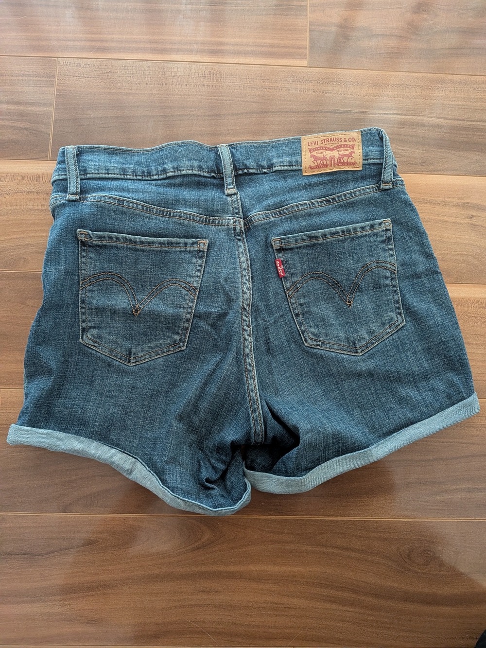 Women's Dark Wash Denim Roll-Cuff Shorts - Picture 3 of 5